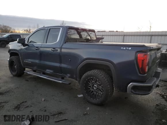 ✅ 2021 GMC Sierra 1500 SLE • VIN: 1GTR9BED9MZ226852 • Лот: 86725224. Опубликован ранее на Copart с пробегом 128 005 миль. Бесплатный доступ к архиву аукционных продаж из США и подробный отчёт об истории автомобиля на DreamBid. Изображение 2.
