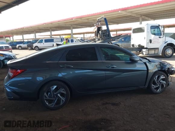 ✅ 2024 Hyundai Elantra SEL • VIN: KMHLS4DGXRU673207 • Lot: 42087829. Listed on IAAI with 4,395 mi. Free auction sales archive from the USA and detailed vehicle history report at DreamBid. Image 14.