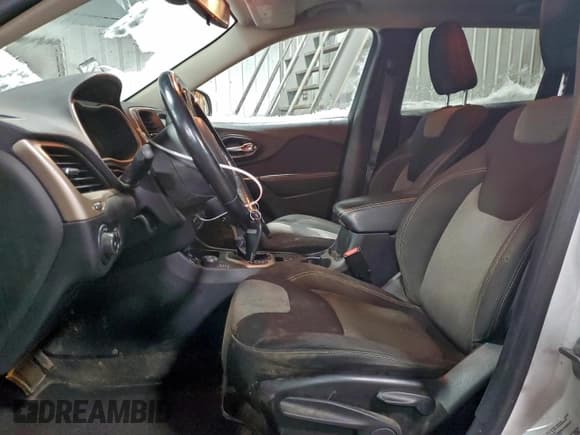 ✅ 2014 Jeep Cherokee Latitude • VIN: 1C4PJMCS9EW285429 • Lot: 95668785. Wystawiony na Copart z przebiegiem 186 104 mil. Bezpłatny archiwum sprzedaży aukcyjnych z USA i szczegółowy raport historii pojazdu na DreamBid. Zdjęcie 7.