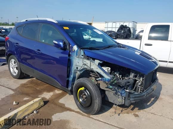 2013 Hyundai Tucson GLS z VIN KM8JU3AC9DU561035, wystawiony jako IAAI lot #43040764 z przebiegiem 145 743 mil mil oraz . Historia ofert i sprzedaży dostępna na DreamBid. Obrazek 1.