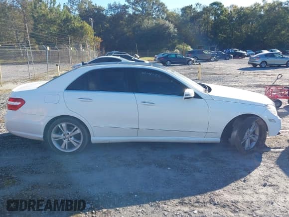 ✅ 2013 Mercedes-Benz E 350 Sport • VIN: WDDHF5KB8DA757022 • Lot: 43523418. Wystawiony na IAAI z przebiegiem 134 483 mil. Bezpłatny archiwum sprzedaży aukcyjnych z USA i szczegółowy raport historii pojazdu na DreamBid. Zdjęcie 13.