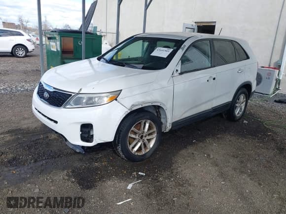 ✅ 2015 Kia Sorento LX • VIN: 5XYKT3A63FG581596 • Lot: 43641503. Wystawiony na IAAI z przebiegiem 155 068 mil. Bezpłatny archiwum sprzedaży aukcyjnych z USA i szczegółowy raport historii pojazdu na DreamBid. Zdjęcie 18.