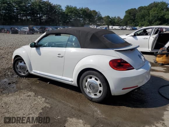 ✅ 2015 Volkswagen Beetle 1.8T • VIN: 3VW517AT8FM809530 • Лот: 65268605. Опубликован ранее на Copart с пробегом Не указан. Бесплатный доступ к архиву аукционных продаж из США и подробный отчёт об истории автомобиля на DreamBid. Изображение 2.