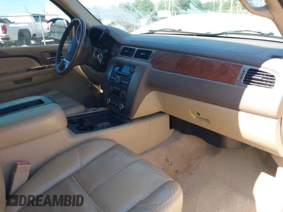 ✅ 2007 GMC Yukon XL SLT • VIN: 1GKFC16027J293942 • Lot: 42564313. Wystawiony na IAAI z przebiegiem Nie podano. Bezpłatny archiwum sprzedaży aukcyjnych z USA i szczegółowy raport historii pojazdu na DreamBid. Zdjęcie 5.