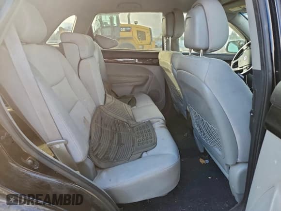 ✅ 2013 Kia Sorento LX • VIN: 5XYKT3A62DG386151 • Лот: 94405245. Опубликован ранее на Copart с пробегом 131 268 миль. Бесплатный доступ к архиву аукционных продаж из США и подробный отчёт об истории автомобиля на DreamBid. Изображение 11.