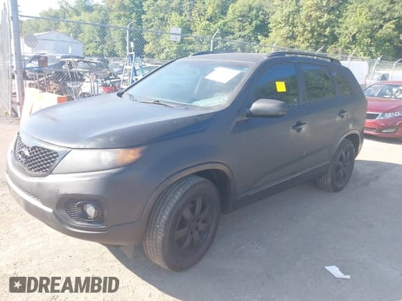 ✅ 2011 Kia Sorento LX • VIN: 5XYKTDA16BG128304 • Lot: 43180772. Wystawiony na IAAI z przebiegiem 175 867 mil. Bezpłatny archiwum sprzedaży aukcyjnych z USA i szczegółowy raport historii pojazdu na DreamBid. Zdjęcie 2.