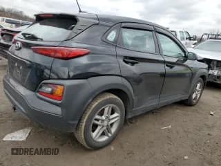 ✅ 2019 Hyundai Kona SE • VIN: KM8K12AA7KU385010 • Лот: 41196924. Опубликован ранее на Copart с пробегом 185 925 миль. Бесплатный доступ к архиву аукционных продаж из США и подробный отчёт об истории автомобиля на DreamBid. Изображение 3.