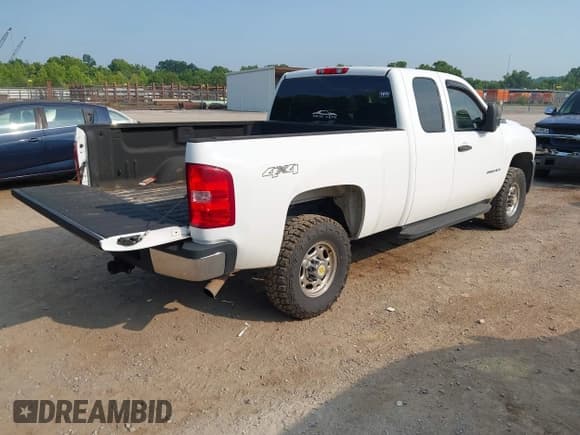 ✅ 2008 Chevrolet Silverado 2500HD 1LT • VIN: 1GCHK29K78E165815 • Lot: 42558979. Wystawiony na IAAI z przebiegiem 125 972 mil. Bezpłatny archiwum sprzedaży aukcyjnych z USA i szczegółowy raport historii pojazdu na DreamBid. Zdjęcie 6.