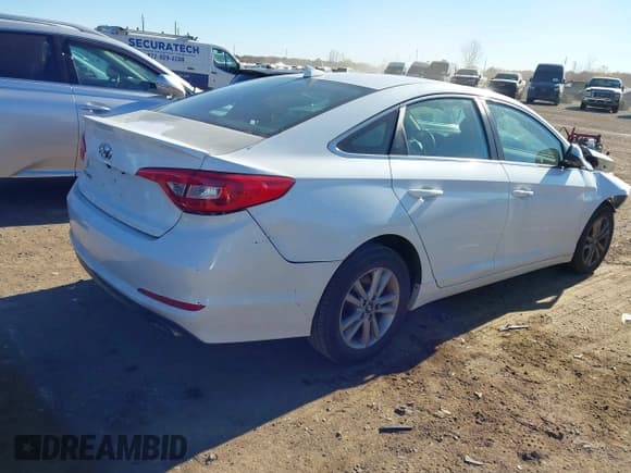 ✅ 2015 Hyundai Sonata SE • VIN: 5NPE24AF5FH233121 • Лот: 43636829. Опубликован ранее на IAAI с пробегом 168 195 миль. Бесплатный доступ к архиву аукционных продаж из США и подробный отчёт об истории автомобиля на DreamBid. Изображение 4.