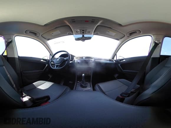 ✅ 2019 Volkswagen Tiguan SE • VIN: 3VV3B7AX5KM074138 • Lot: 42731044. Wystawiony na IAAI z przebiegiem 79 321 mil. Bezpłatny archiwum sprzedaży aukcyjnych z USA i szczegółowy raport historii pojazdu na DreamBid. Zdjęcie 18.