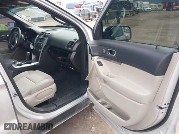 ✅ 2014 Ford Explorer • VIN: 1FM5K8B8XEGC40118 • Lot: 41903151. Listed on IAAI with 116,241 mi. Free auction sales archive from the USA and detailed vehicle history report at DreamBid. Image 5.