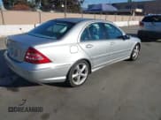 ✅ 2005 Mercedes-Benz C 320 • VIN: WDBRF64J65F664527 • Lot: 43876077. Wystawiony na IAAI z przebiegiem 198 338 mil. Bezpłatny archiwum sprzedaży aukcyjnych z USA i szczegółowy raport historii pojazdu na DreamBid. Zdjęcie 4.