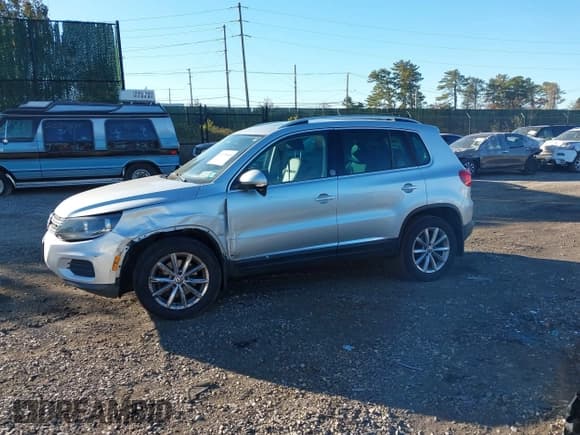 ✅ 2017 Volkswagen Tiguan Wolfsburg Edition • VIN: WVGSV7AX9HK020953 • Lot: 43595885. Listed on IAAI with 127,773 mi. Free auction sales archive from the USA and detailed vehicle history report at DreamBid. Image 14.