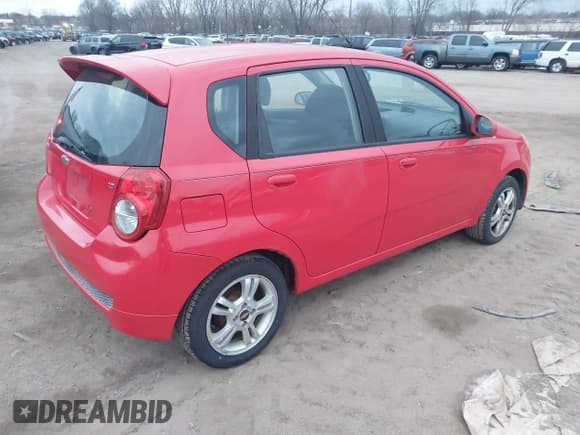 ✅ 2011 Chevrolet Aveo 1LT • VIN: KL1TD6DE6BB127893 • Lot: 41233711. Wystawiony na IAAI z przebiegiem 154 422 mil. Bezpłatny archiwum sprzedaży aukcyjnych z USA i szczegółowy raport historii pojazdu na DreamBid. Zdjęcie 4.