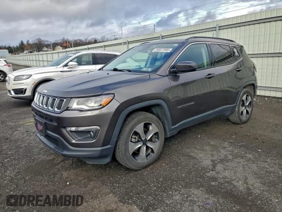 ✅ 2018 Jeep Compass Latitude • VIN: 3C4NJDBB0JT313952 • Lot: 94037095. Wystawiony na Copart z przebiegiem 49 656 mil. Bezpłatny archiwum sprzedaży aukcyjnych z USA i szczegółowy raport historii pojazdu na DreamBid. Zdjęcie 1.