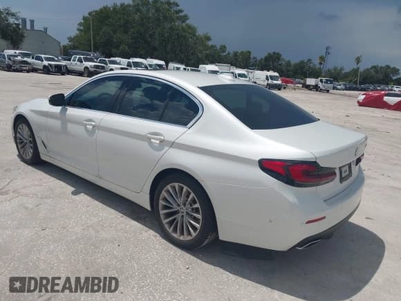 ✅ 2021 BMW 5 Series 530i • VIN: WBA53BH07MCF10086 • Lot: 43036291. Listed on IAAI with 26,592 mi. Free auction sales archive from the USA and detailed vehicle history report at DreamBid. Image 3.