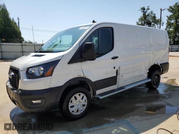 ✅ 2024 Ford Transit Cargo • VIN: 1FTBR1Y8XRKB03474 • Lot: 63350915. Wystawiony na Copart z przebiegiem 13 098 mil. Bezpłatny archiwum sprzedaży aukcyjnych z USA i szczegółowy raport historii pojazdu na DreamBid. Zdjęcie 1.