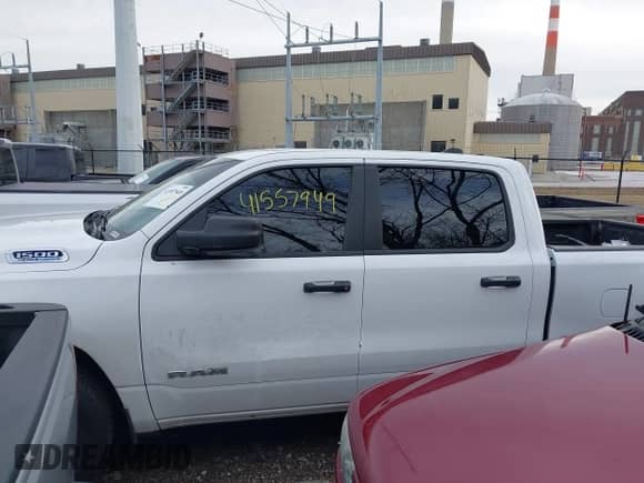2022 Ram 1500 Tradesman z VIN 1C6SRFNT3NN211411, wystawiony jako IAAI lot #41557949 z przebiegiem 93 013 mil mil oraz . Historia ofert i sprzedaży dostępna na DreamBid. Obrazek 14.