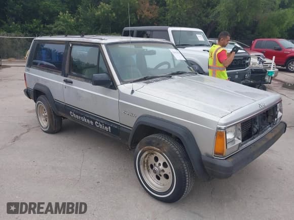 ✅ 1984 Jeep Cherokee • VIN: 1JCUC773XET017314 • Лот: 42414129. Опубликован ранее на IAAI с пробегом 194 415 миль. Бесплатный доступ к архиву аукционных продаж из США и подробный отчёт об истории автомобиля на DreamBid. Изображение 1.
