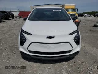 ✅ 2023 Chevrolet Bolt EV 2LT • VIN: 1G1FX6S08P4206216 • Lot: 54083125. Wystawiony na Copart z przebiegiem 10 673 mil. Bezpłatny archiwum sprzedaży aukcyjnych z USA i szczegółowy raport historii pojazdu na DreamBid. Zdjęcie 5.