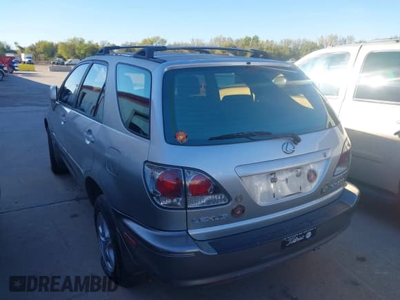 ✅ 2001 Lexus RX 300 • VIN: JTJGF10U910098353 • Lot: 43466504. Wystawiony na IAAI z przebiegiem 332 437 mil. Bezpłatny archiwum sprzedaży aukcyjnych z USA i szczegółowy raport historii pojazdu na DreamBid. Zdjęcie 3.