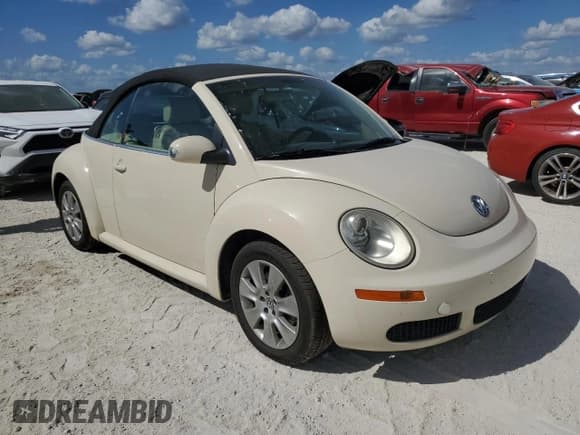 ✅ 2010 Volkswagen Beetle • VIN: 3VWRW3AL7AM010651 • Лот: 77471594. Опубликован ранее на Copart с пробегом 57 684 миль. Бесплатный доступ к архиву аукционных продаж из США и подробный отчёт об истории автомобиля на DreamBid. Изображение 4.