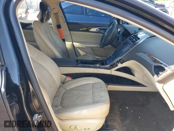 ✅ 2014 Lincoln MKZ • VIN: 3LN6L2G91ER821841 • Lot: 42655383. Wystawiony na IAAI z przebiegiem Nie podano. Bezpłatny archiwum sprzedaży aukcyjnych z USA i szczegółowy raport historii pojazdu na DreamBid. Zdjęcie 5.