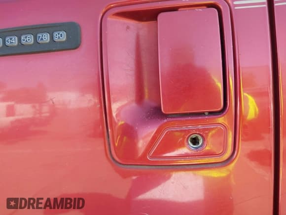 ✅ 2001 Ford Excursion XLT • VIN: 1FMNU41S11EB32749 • Lot: 42677214. Listed on IAAI with 178,624 mi. Free auction sales archive from the USA and detailed vehicle history report at DreamBid. Image 17.