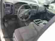 2016 Chevrolet Silverado 1500 Work Truck z VIN 1GCNKNEH9GZ130179, wystawiony jako Copart lot #63465255 z przebiegiem 156 607 mil mil oraz Czysty tytuł • Clean title. Historia ofert i sprzedaży dostępna na DreamBid. Obrazek 8.