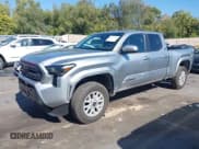 ✅ 2025 Toyota Tacoma SR5 • VIN: 3TMLB5JNXSM119298 • Lot: 43345761. Wystawiony na IAAI z przebiegiem 6 252 mil. Bezpłatny archiwum sprzedaży aukcyjnych z USA i szczegółowy raport historii pojazdu na DreamBid. Zdjęcie 2.