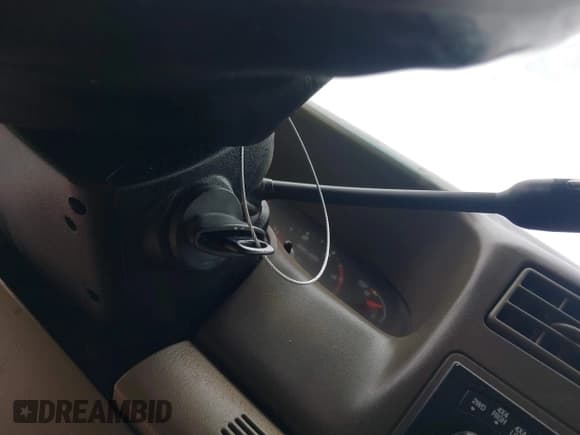 ✅ 2002 Ford F-250 XL • VIN: 1FTNW21F02EA57744 • Lot: 42689838. Wystawiony na IAAI z przebiegiem 298 698 mil. Bezpłatny archiwum sprzedaży aukcyjnych z USA i szczegółowy raport historii pojazdu na DreamBid. Zdjęcie 11.