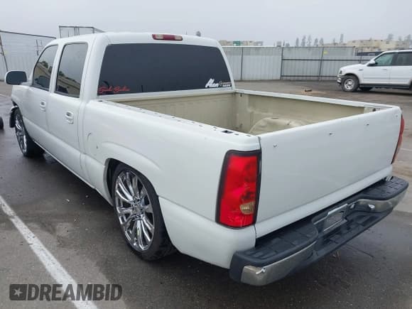 ✅ 2005 Chevrolet Silverado 1500 LS • VIN: 2GCEC13T751105560 • Lot: 43466069. Listed on IAAI with 210,624 mi. Free auction sales archive from the USA and detailed vehicle history report at DreamBid. Image 3.
