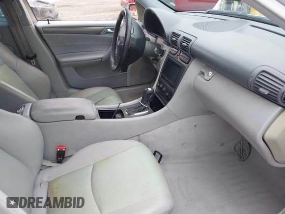 ✅ 2004 Mercedes-Benz C 230 Kompressor • VIN: WDBRF40J14A640366 • Lot: 43635106. Wystawiony na IAAI z przebiegiem 177 263 mil. Bezpłatny archiwum sprzedaży aukcyjnych z USA i szczegółowy raport historii pojazdu na DreamBid. Zdjęcie 5.