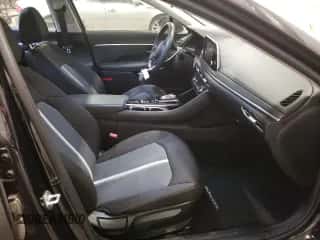 2020 Hyundai Sonata SEL z VIN 5NPEF4JA8LH056326, wystawiony jako Copart lot #66722552 z przebiegiem 14 868 mil mil oraz . Historia ofert i sprzedaży dostępna na DreamBid. Obrazek 5.