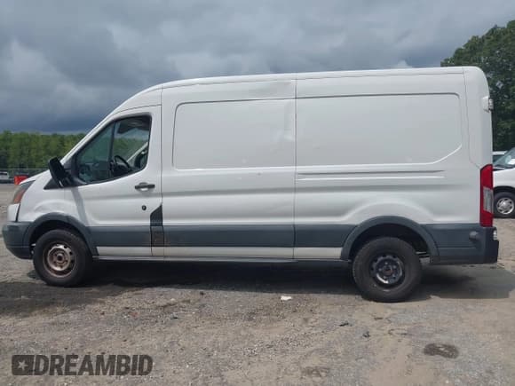 ✅ 2015 Ford Transit Cargo • VIN: 1FTNR2CM0FKA92570 • Lot: 43061239. Wystawiony na IAAI z przebiegiem 221 884 mil. Bezpłatny archiwum sprzedaży aukcyjnych z USA i szczegółowy raport historii pojazdu na DreamBid. Zdjęcie 14.