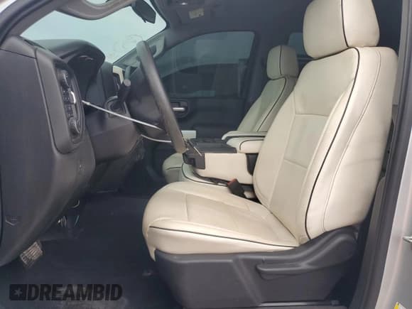 ✅ 2019 Chevrolet Silverado 1500 Custom • VIN: 1GCRYBEF4KZ388311 • Лот: 83715884. Опубликован ранее на Copart с пробегом 80 984 миль. Бесплатный доступ к архиву аукционных продаж из США и подробный отчёт об истории автомобиля на DreamBid. Изображение 7.