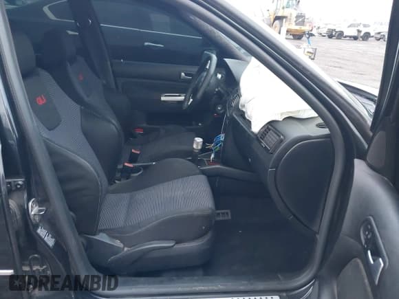 ✅ 2004 Volkswagen Jetta GLS • VIN: 3VWSE69M64M135499 • Lot: 43825207. Listed on IAAI with 156,036 mi. Free auction sales archive from the USA and detailed vehicle history report at DreamBid. Image 5.