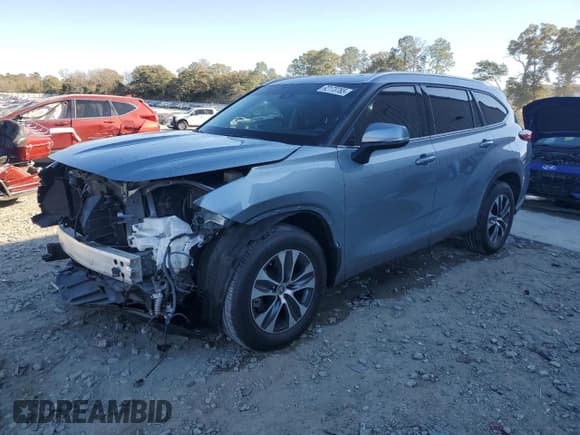 ✅ 2021 Toyota Highlander XLE • VIN: 5TDGZRAH4MS042414 • Lot: 92173765. Listed on Copart with 19,582 mi. Free auction sales archive from the USA and detailed vehicle history report at DreamBid. Image 1.