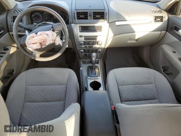 ✅ 2010 Ford Fusion SE • VIN: 3FAHP0HA8AR162977 • Lot: 89566215. Wystawiony na Copart z przebiegiem 129 854 mil. Bezpłatny archiwum sprzedaży aukcyjnych z USA i szczegółowy raport historii pojazdu na DreamBid. Zdjęcie 8.