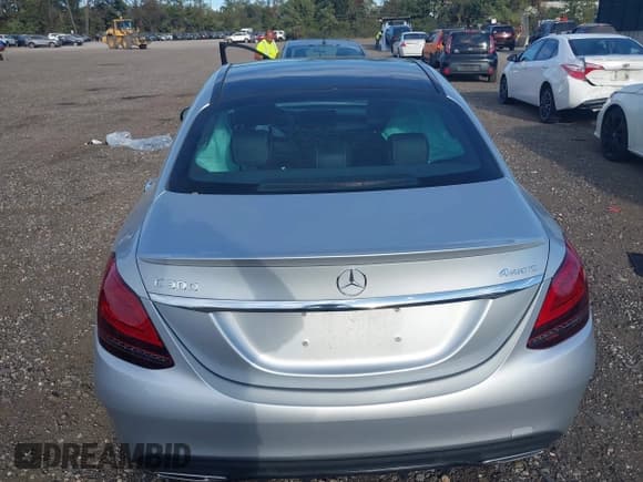 ✅ 2020 Mercedes-Benz C 300 • VIN: W1KWF8EBXLR597438 • Lot: 43372265. Wystawiony na IAAI z przebiegiem 25 410 mil. Bezpłatny archiwum sprzedaży aukcyjnych z USA i szczegółowy raport historii pojazdu na DreamBid. Zdjęcie 16.