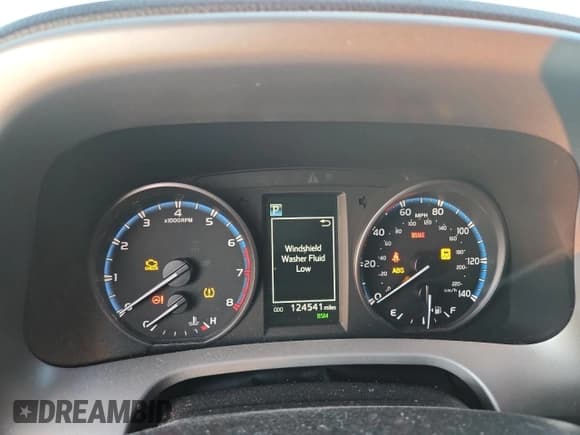 ✅ 2017 Toyota RAV4 XLE • VIN: 2T3WFREV1HW383519 • Lot: 87082515. Listed on Copart with 124,541 mi. Free auction sales archive from the USA and detailed vehicle history report at DreamBid. Image 9.