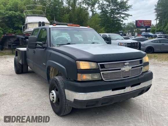 ✅ 2006 Chevrolet Silverado 1500 • VIN: 1GBJC33D36F179611 • Lot: 56563245. Wystawiony na Copart z przebiegiem 365 018 mil. Bezpłatny archiwum sprzedaży aukcyjnych z USA i szczegółowy raport historii pojazdu na DreamBid. Zdjęcie 1.