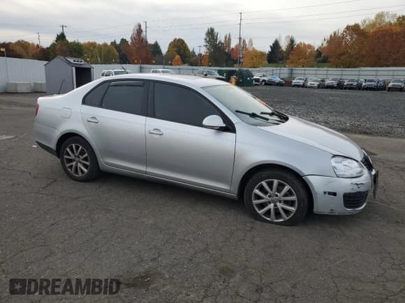 ✅ 2010 Volkswagen Jetta SE • VIN: 3VWRZ7AJ4AM156745 • Lot: 90886425. Listed on Copart with 145,292 mi. Free auction sales archive from the USA and detailed vehicle history report at DreamBid. Image 4.