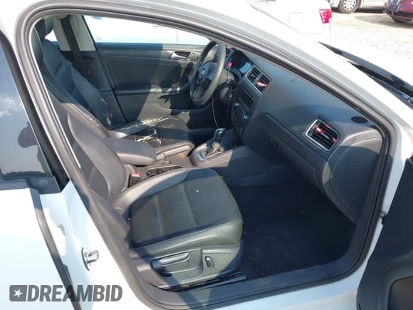 ✅ 2014 Volkswagen Jetta SE • VIN: 3VWD17AJ2EM415210 • Lot: 42432790. Wystawiony na IAAI z przebiegiem 214 118 mil. Bezpłatny archiwum sprzedaży aukcyjnych z USA i szczegółowy raport historii pojazdu na DreamBid. Zdjęcie 5.