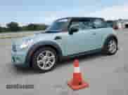 2013 MINI Hardtop z VIN WMWSU3C58DT680091, wystawiony jako Copart lot #60896275 z przebiegiem 136 767 mil mil oraz Czysty tytuł • Clean title. Historia ofert i sprzedaży dostępna na DreamBid. Obrazek 1.