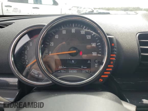 ✅ 2017 MINI Clubman Cooper • VIN: WMWLU1C54H2C42076 • Лот: 85594355. Опубликован ранее на Copart с пробегом 98 090 миль. Бесплатный доступ к архиву аукционных продаж из США и подробный отчёт об истории автомобиля на DreamBid. Изображение 9.