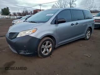 ✅ 2013 Toyota Sienna L • VIN: 5TDZK3DC3DS323954 • Lot: 95654895. Listed on Copart with 278,365 mi. Free auction sales archive from the USA and detailed vehicle history report at DreamBid. Image 1.