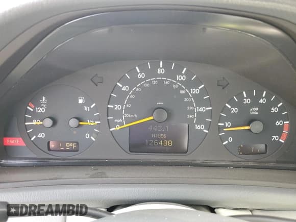 ✅ 2002 Mercedes-Benz CLK 320/430 • VIN: WDBLJ65G52T112344 • Lot: 92350215. Wystawiony na Copart z przebiegiem 126 488 mil. Bezpłatny archiwum sprzedaży aukcyjnych z USA i szczegółowy raport historii pojazdu na DreamBid. Zdjęcie 9.