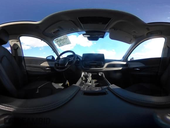 ✅ 2024 Toyota Highlander XLE • VIN: 5TDAAAB50RS012465 • Lot: 43660174. Listed on IAAI with 15,848 mi. Free auction sales archive from the USA and detailed vehicle history report at DreamBid. Image 21.