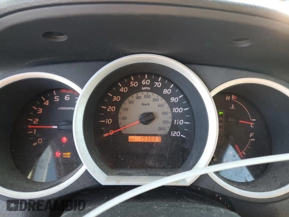 ✅ 2011 Toyota Tacoma • VIN: 3TMLU4EN6BM064329 • Lot: 87413675. Listed on Copart with 199,887 mi. Free auction sales archive from the USA and detailed vehicle history report at DreamBid. Image 9.